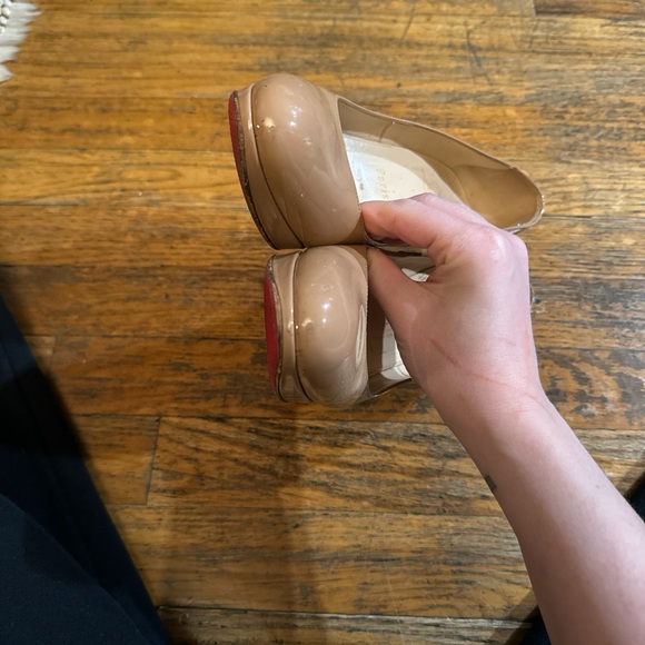 Christian Louboutin Nude Pumps. - Picture 6 of 8